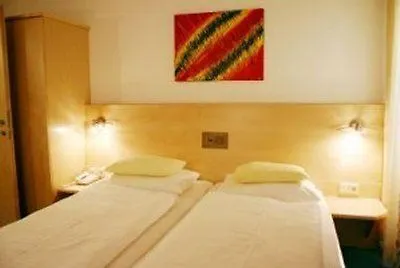 Hotel Lenas Vienna 3*,